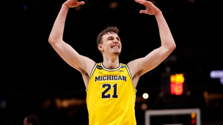 赛中承担 赛中承担